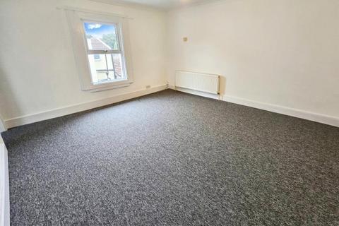 2 bedroom flat to rent, Heywood Terrace, Bristol BS20