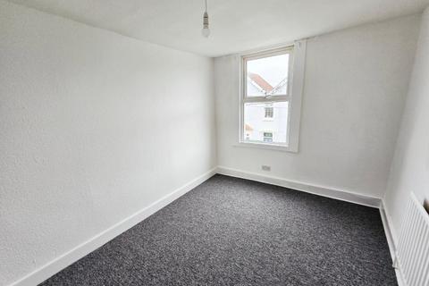 2 bedroom flat to rent, Heywood Terrace, Bristol BS20