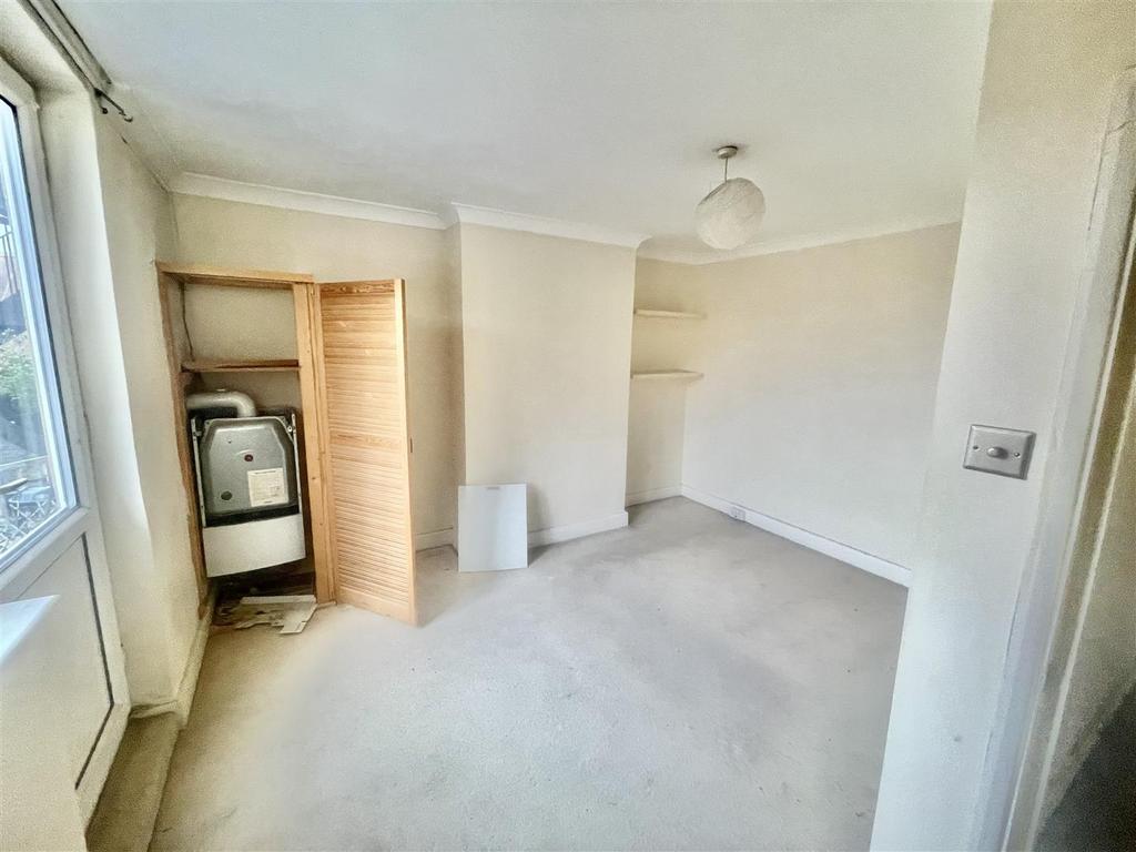 Bedroom 1.jpg