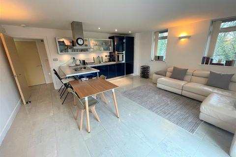 2 bedroom apartment to rent, Palatine Road, Didsbury, Manchester
