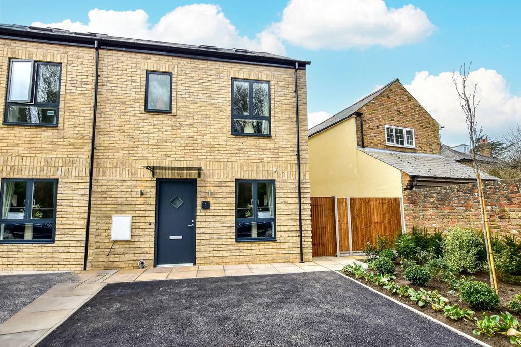 Victoria Close, Rickmansworth... 4 bed semi-detached house - £1,075,000