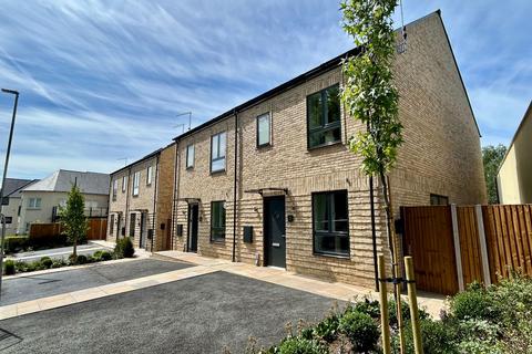 4 bedroom semi-detached house for sale, Victoria Close, Rickmansworth, Hertfordshire, WD3 1QY
