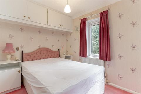 2 bedroom flat for sale, Ireland Crescent, Leeds