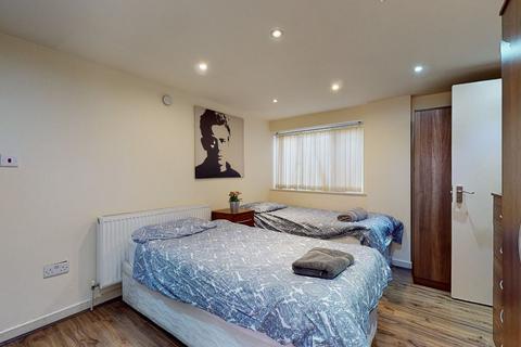 Studio to rent, Ash Grove