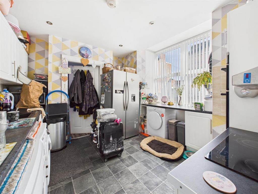Kitchen: