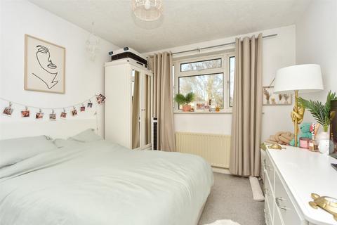 2 bedroom maisonette for sale, Vale Drive, Chatham ME5
