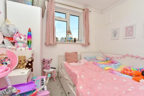 2 bedroom maisonette for sale, Vale Drive, Chatham ME5