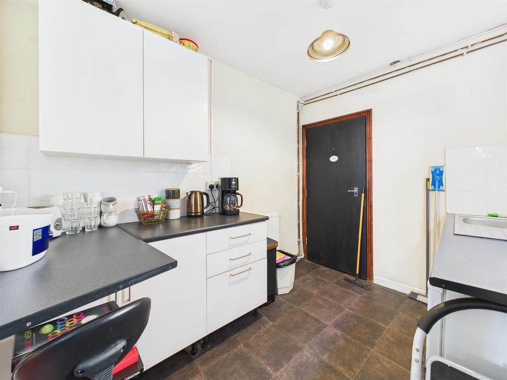 Kitchen: