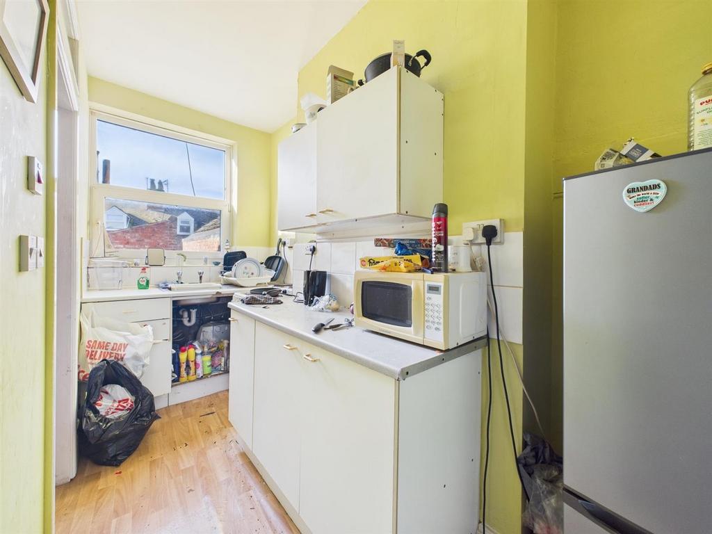 Kitchen: