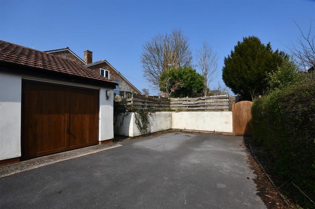 Garage &amp; parking