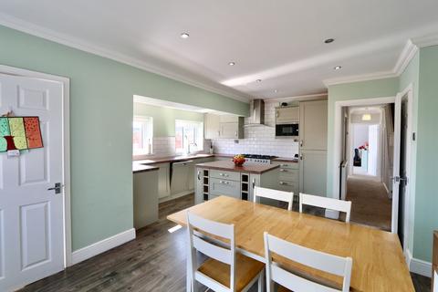 4 bedroom detached bungalow for sale, Oak Street, Blackwood, NP12
