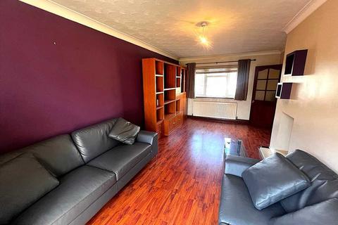 2 bedroom end of terrace house to rent, Norway Drive, Slough