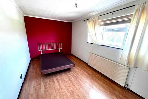 2 bedroom end of terrace house to rent, Norway Drive, Slough