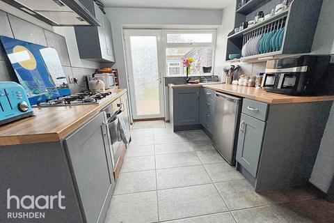 3 bedroom semi-detached house for sale, Franciscan Close, Rushden, NN10