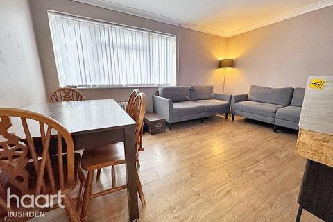 3 bedroom semi-detached house for sale, Franciscan Close, Rushden, NN10