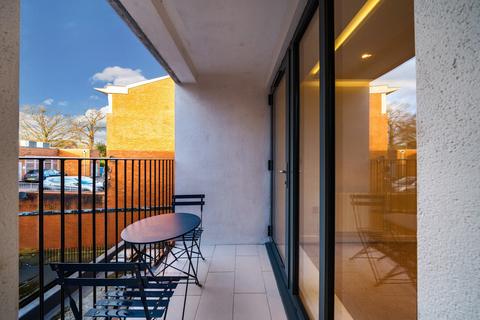 1 bedroom apartment for sale, High Street, Alton, Hampshire, GU34