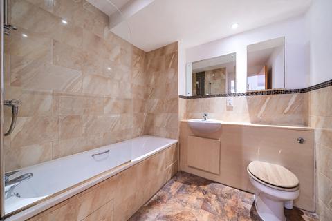 1 bedroom apartment for sale, High Street, Alton, Hampshire, GU34