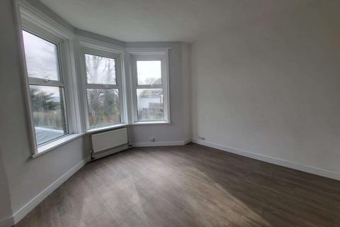 undefined, Albany Grove, Luton LU2