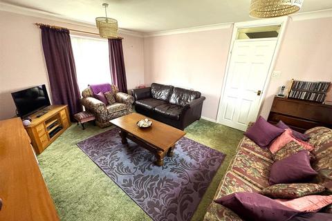 3 bedroom semi-detached house for sale, Saxilby Close, Corby NN18