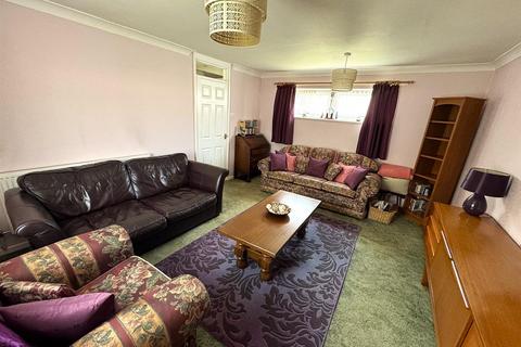 3 bedroom semi-detached house for sale, Saxilby Close, Corby NN18