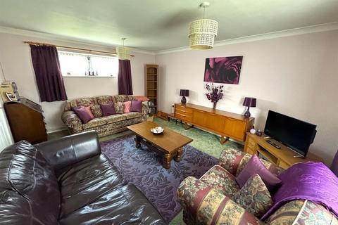 3 bedroom semi-detached house for sale, Saxilby Close, Corby NN18