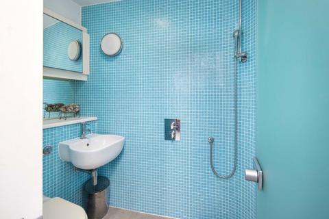 2 The Terrace, London, E2 9PH