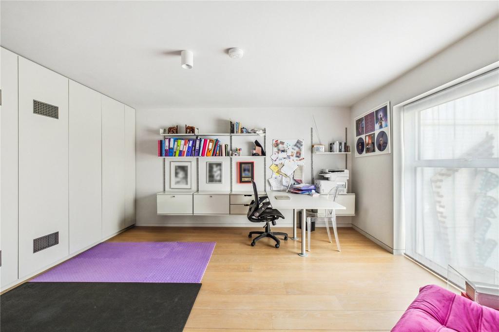 Bedroom 2 / Study