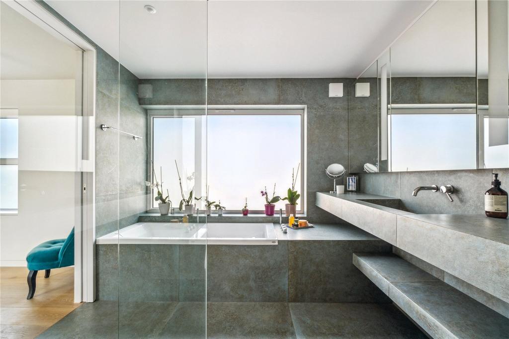 Principal Bathroom