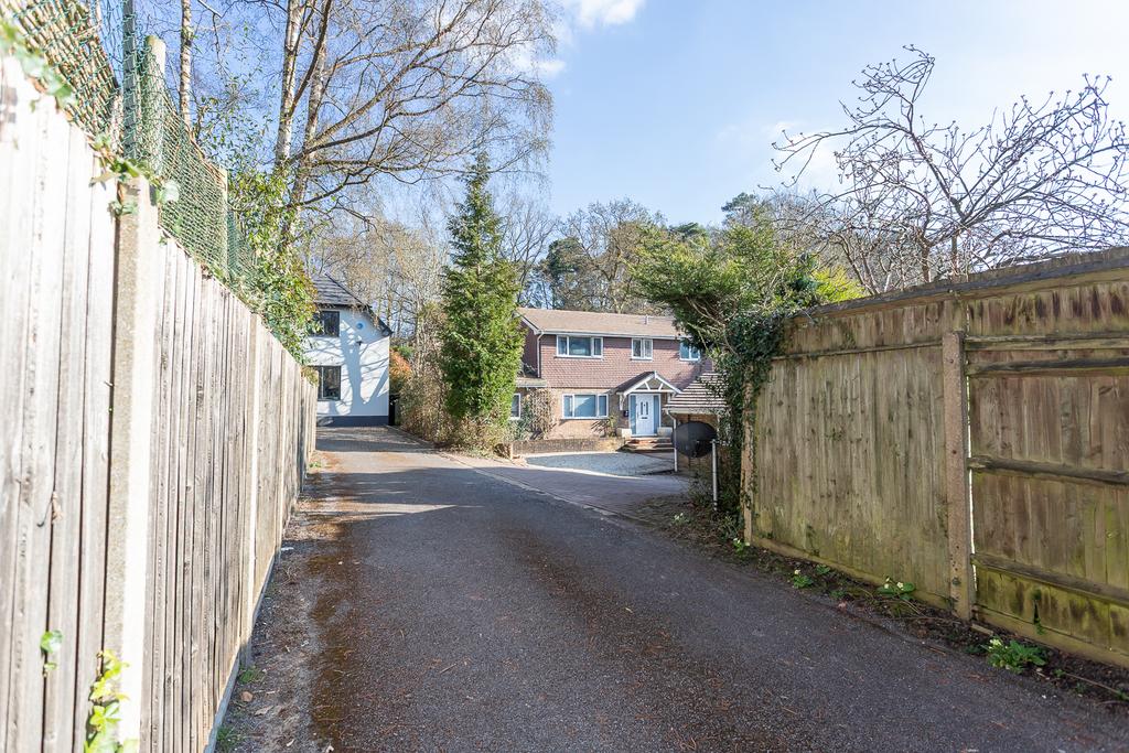 Private drive to only two houses