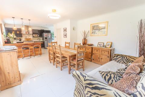 17 Norton Park, Ascot, SL5 9BW