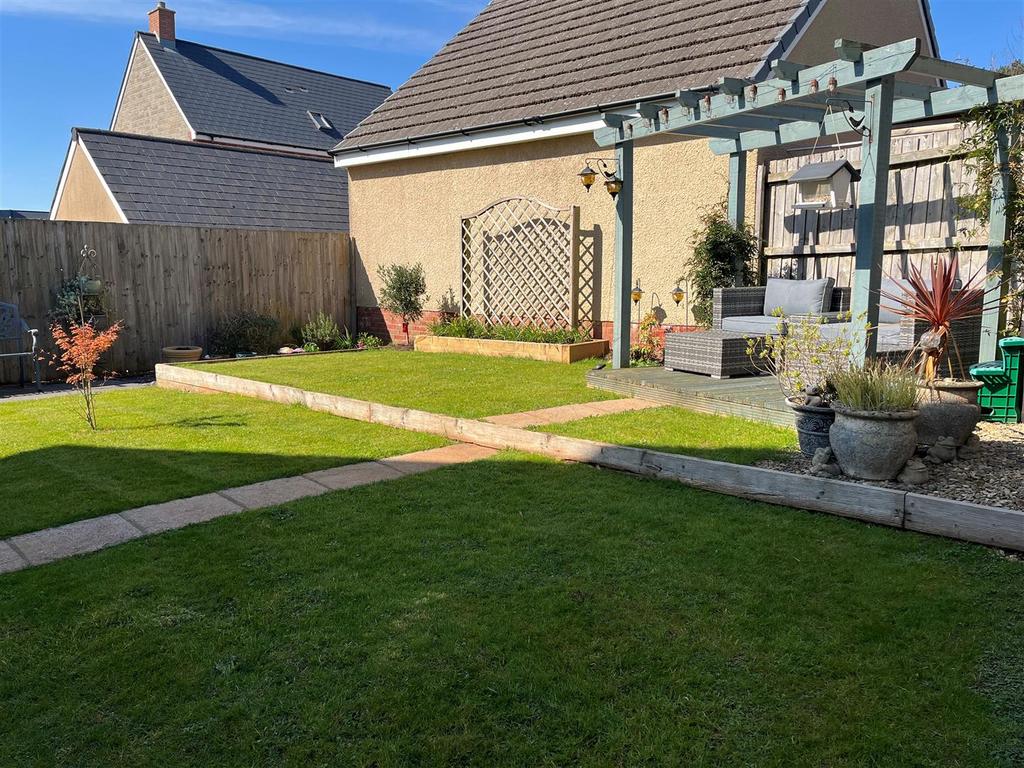 Side garden a.jpg