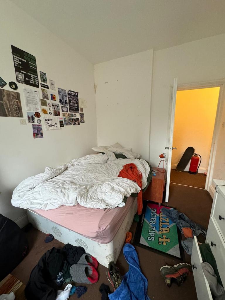 A cozy double bedroom featuring ample space for...