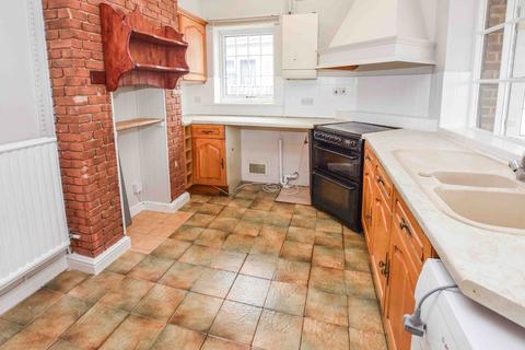 2 bedroom detached bungalow to rent, West Lynn