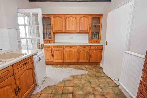 2 bedroom detached bungalow to rent, West Lynn