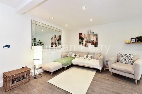 8 Meadow Close, Welham Green, Hatfield, AL9 7NZ
