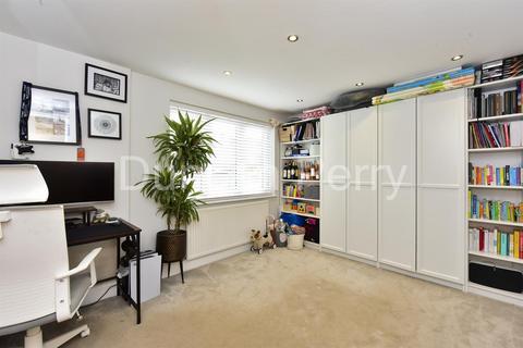 8 Meadow Close, Welham Green, Hatfield, AL9 7NZ