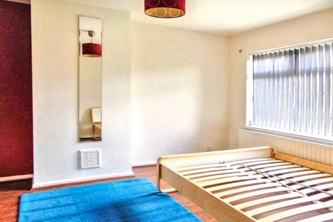 13 Aviary Row, Leeds, LS12 2NZ