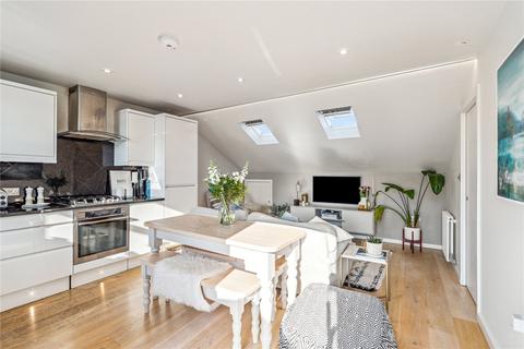 2 bedroom apartment for sale, Northcote Road, SW11