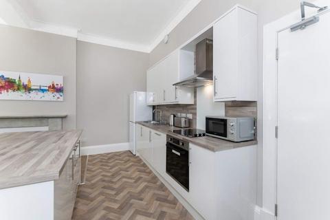90/2 Princes Street, Edinburgh, EH2 2ER