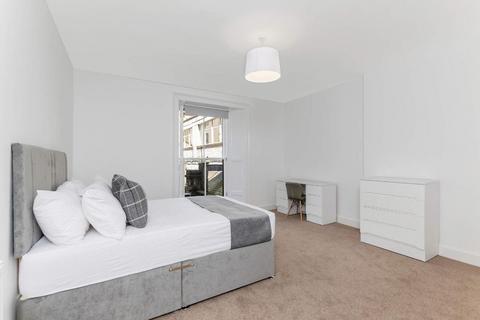 90/2 Princes Street, Edinburgh, EH2 2ER