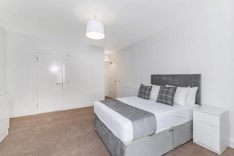 90/2 Princes Street, Edinburgh, EH2 2ER