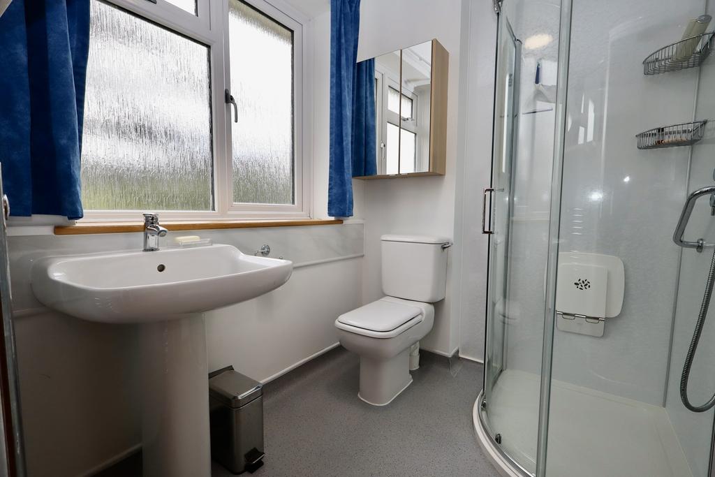 En suite to bedroom 3