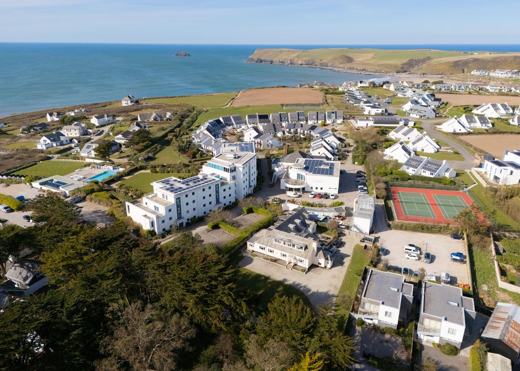 67e52c6d919ed St Moritz Court 5-4