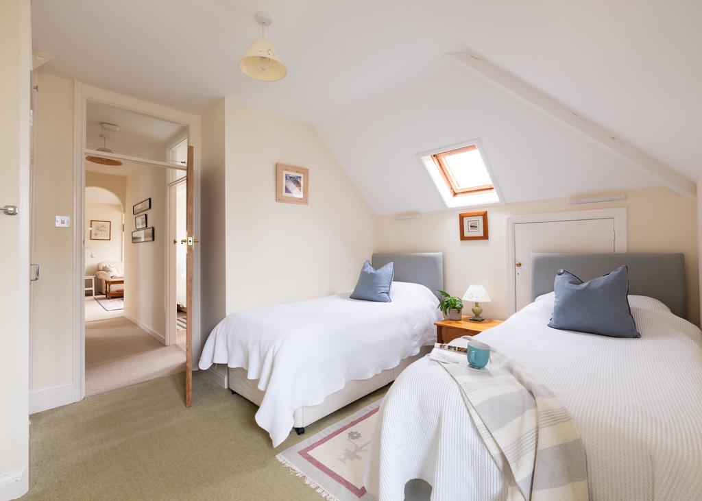 67e52c972287a St Moritz Court 5-15