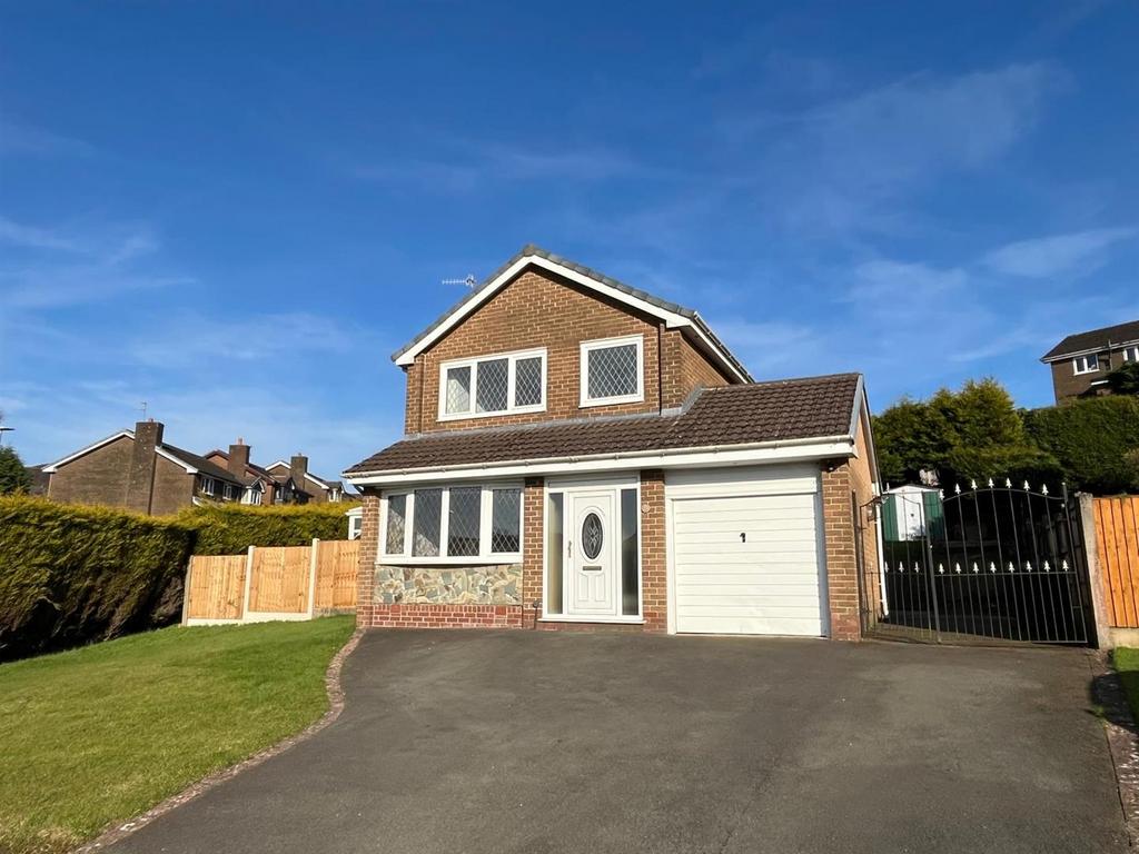 Carrbrook Crescent, Stalybridge SK15 3 bed detached house - £380,000