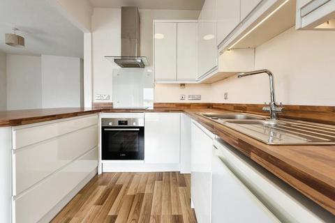 2 bedroom flat to rent, Gloucester Road, Bristol BS11