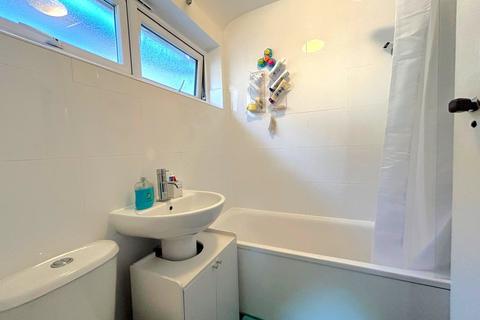 96 Meadowview Road, London, SE6 3NN