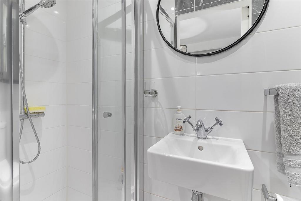 Bedroom 3 Ensuite.jpg