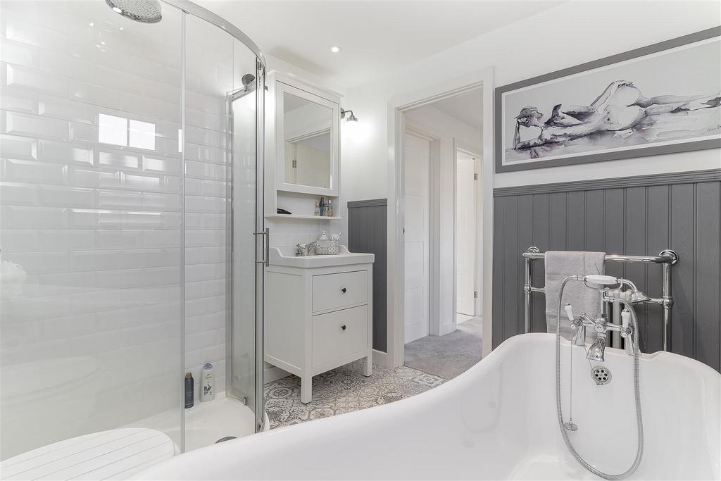 Bathroom - B.jpg