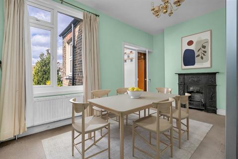 3 bedroom flat for sale, Durnsford Road, London